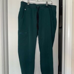 Figs: Women’s scrub joggers